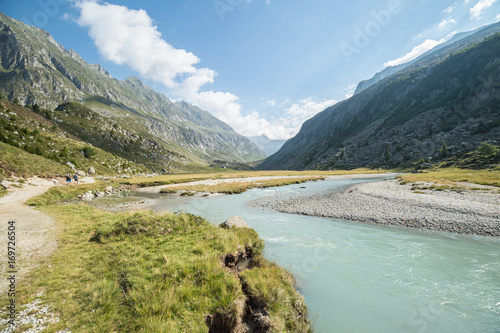 torrenti e dighe in montagna