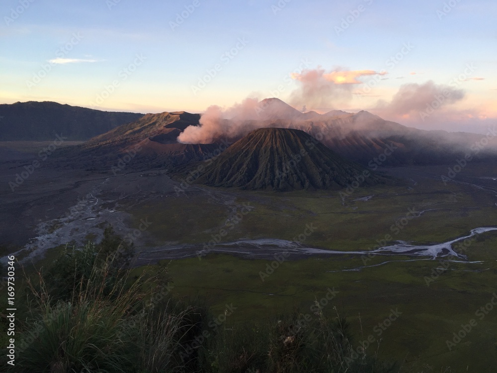 Bromo volcan Indonésie Java lever de soleil fumée