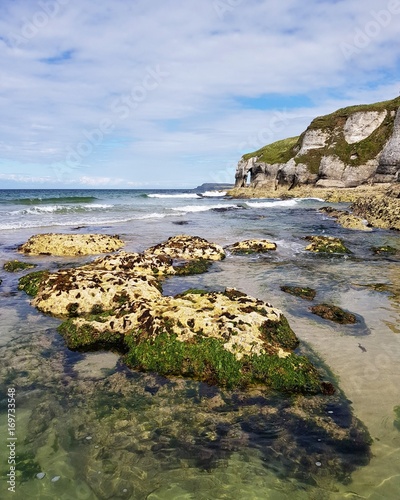 Kalksteinfelsen bei den White Rocks, Nordirland photo