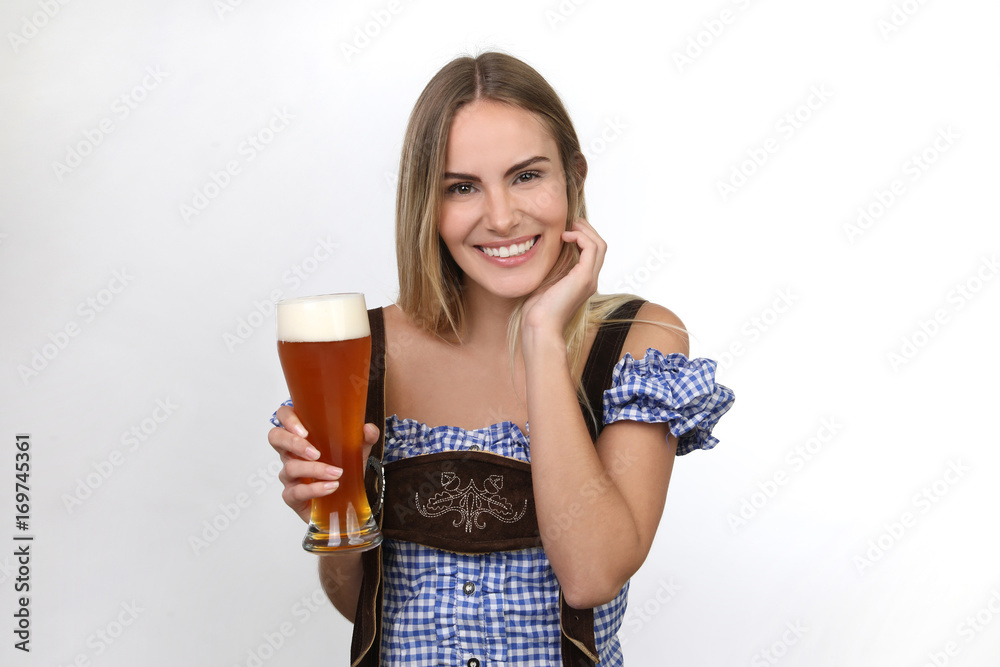 Hübsche blonde Frau mit Tracht und Weissbier lacht Hübsche blonde Frau mit Tracht und Weissbier lacht