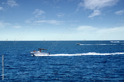 Motorboats on sea © Skórzewiak