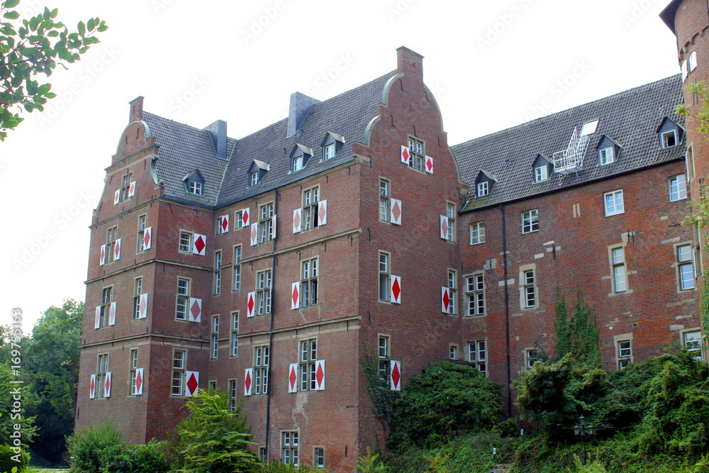 Obraz premium Schloss Bedburg im Sommer