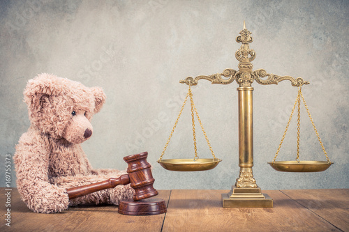 Fotografía Bronze law scales and Teddy Bear with wooden gavel on table