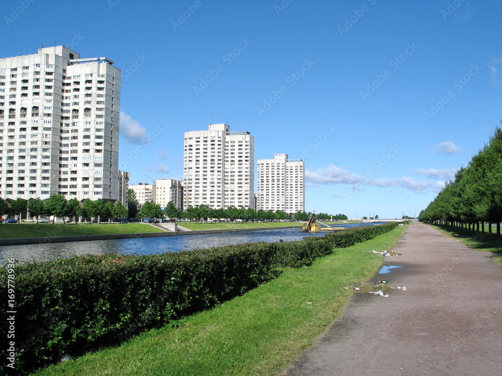 Река в граните, набережная Река в граните, набережная