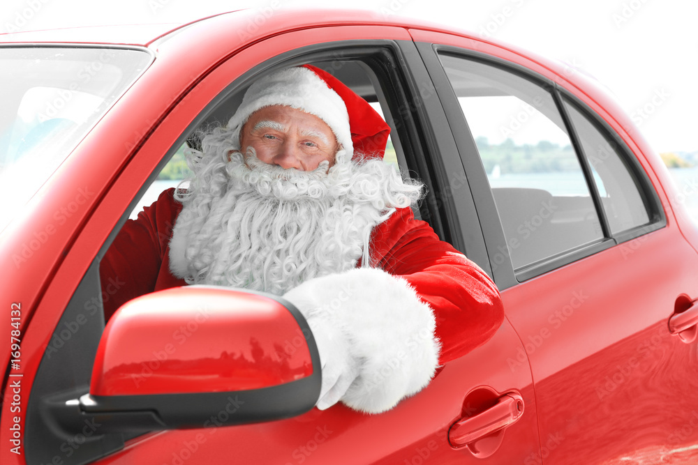 Obraz premium Authentic Santa Claus looking out of car window