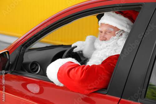 Authentic Santa Claus drivi...