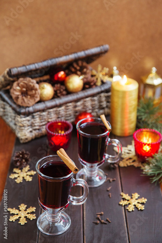 christmas mulled wine hot drinks with spices cinnamon cloves anise honey