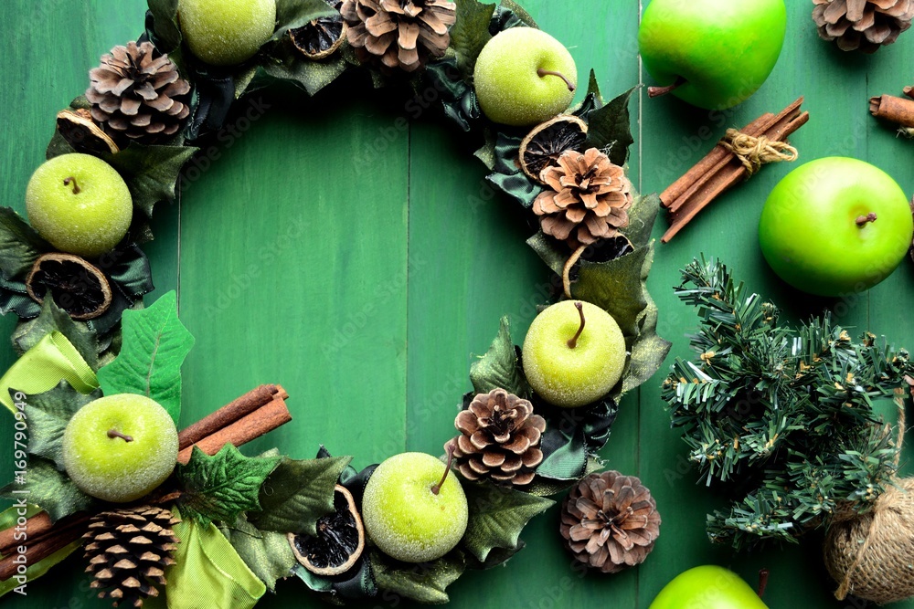 青りんごのクリスマスリース グリーン背景 Stock Photo Adobe Stock