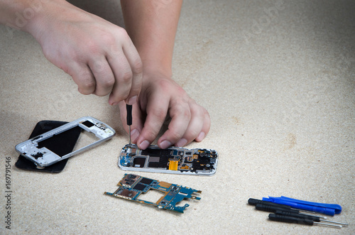 Repair, disassembly of mobile phone