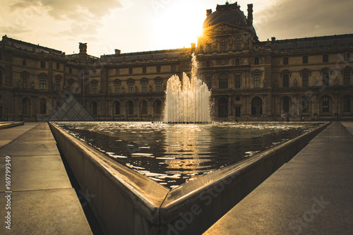 Tableau sur toile Louvre im Sonnenuntergang