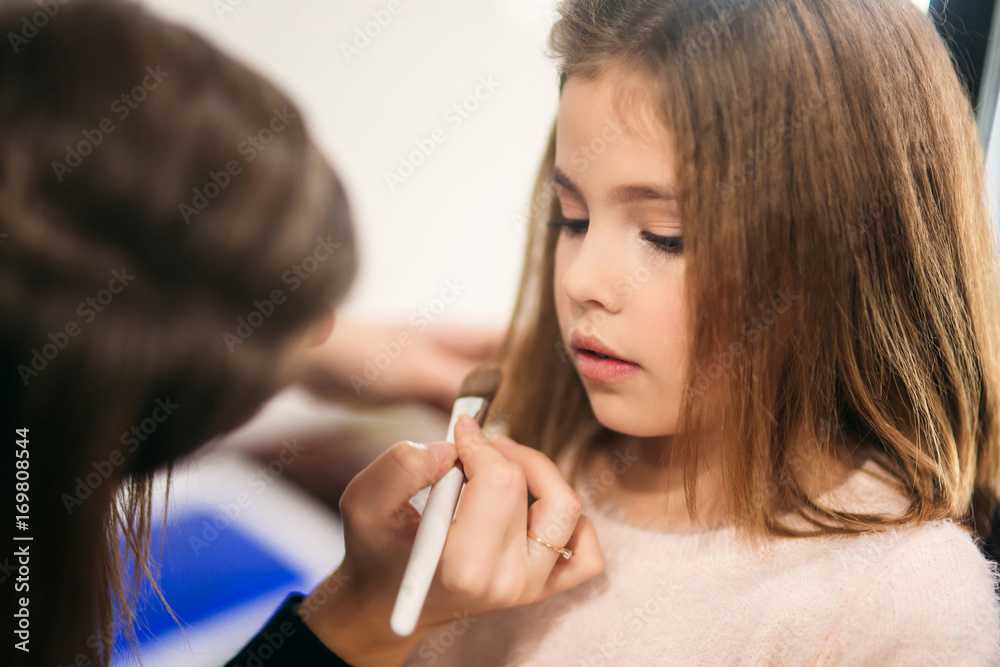 Fototapeta premium Little girl going makeup