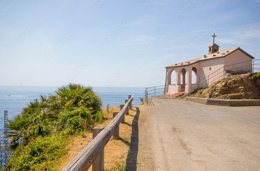 Obraz premium Chapel of Madonnina della Punta in Bonassola, La Spezia province, near 5 Terre, ligurian coast, Italy.