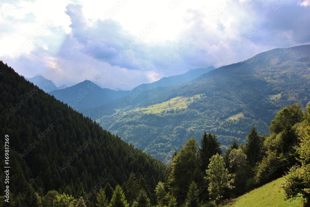 Val Seriana vista dal Sentiero dei Sapori (Val Sedornia). Bergamo, Lombardia