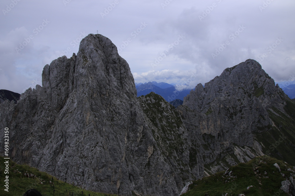Blick auf den Gimpel in den Tannheimer Alpen von der Roten Flüh aus