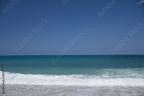 Mar mediterraneo durante una mareggiata , calabria , italia 