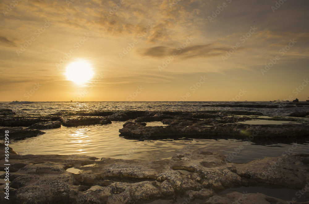Pôr-do-sol no mar do Líbano, Oriente Médio.
