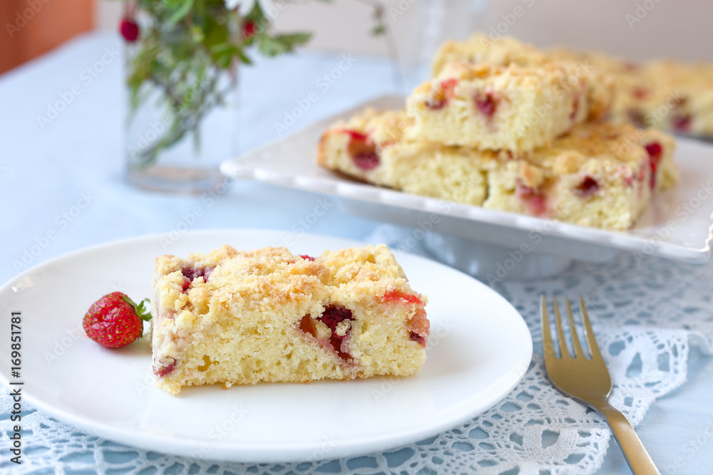 Streuselkuchen mit Erdbeeren Streuselkuchen mit Erdbeeren