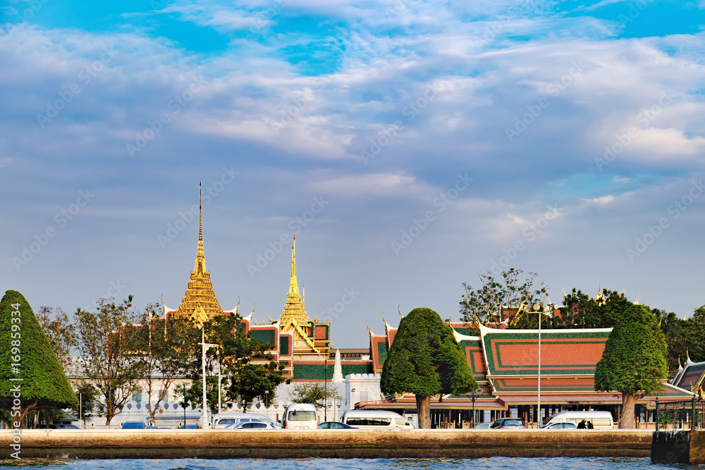 Naklejka premium Classical Thai architecture of Grand Palace on Chao Phraya River in Bangkok, Thailand.