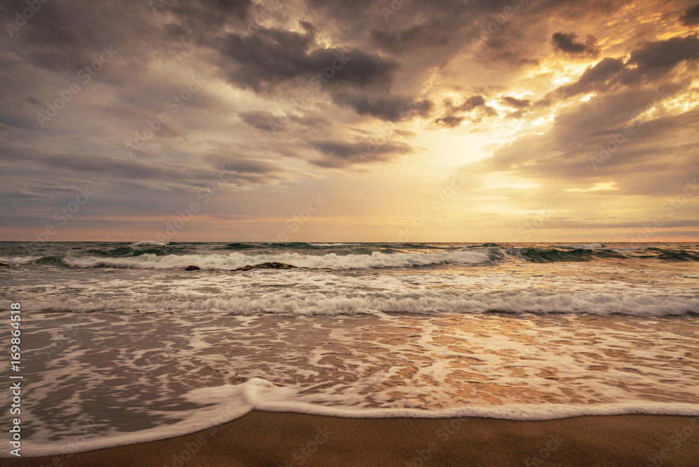 Obraz premium Colorful ocean beach sunrise