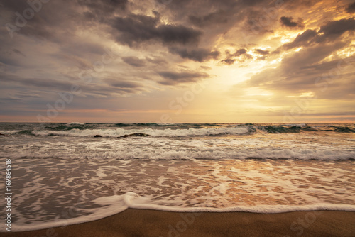 Fototapeta Naklejka Na Ścianę i Meble -  Colorful ocean beach sunrise