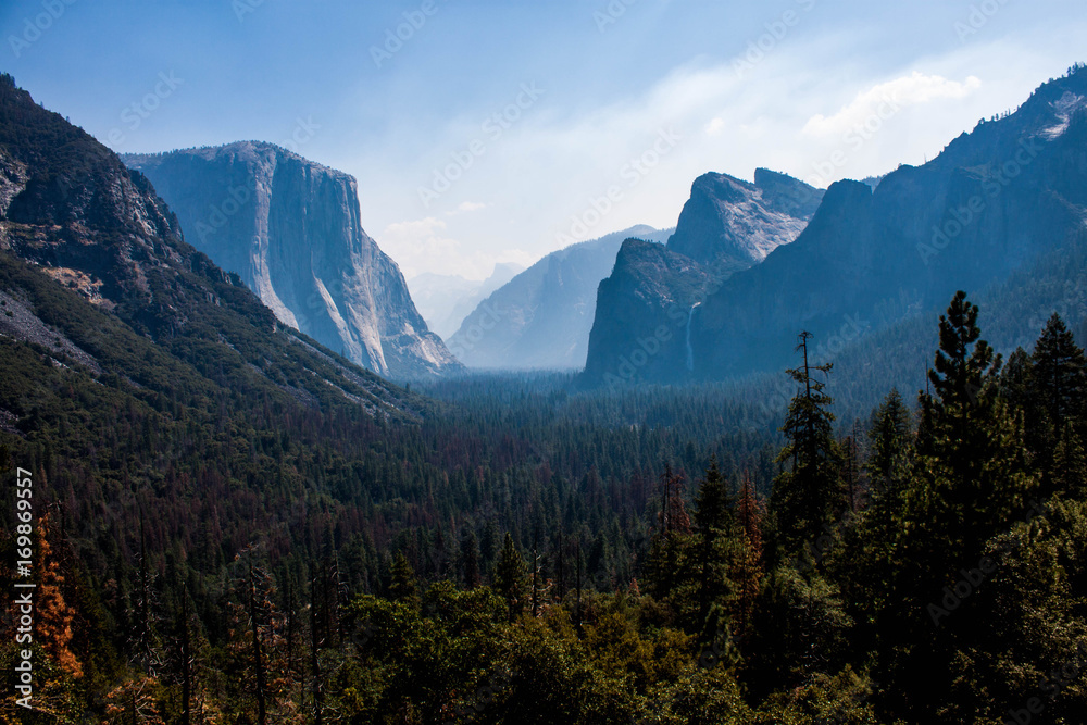 Yosemite valley seen from Tunnel view
