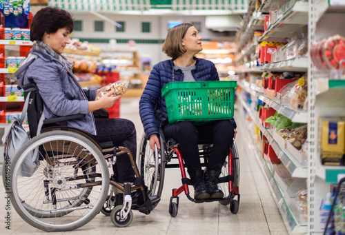Canvastavla Two disabled women in a department store