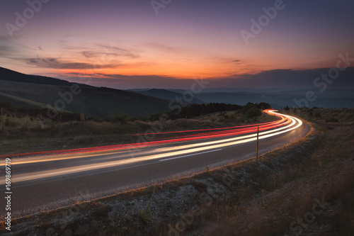 Fotografía Abstract trails in motion blur at idyllic scenery