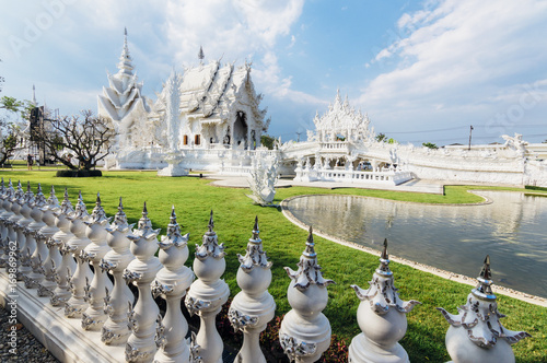 Tableau sur toile Wat Rong Khun (White Temple) - art exhibit in the style of a Buddhist temple in