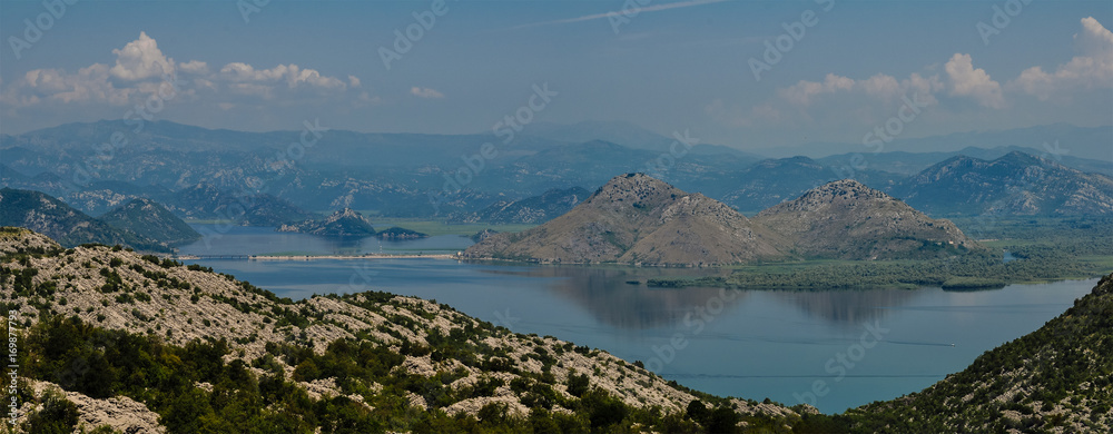 Naklejka premium Blick auf den Skutarisee in Montenegro