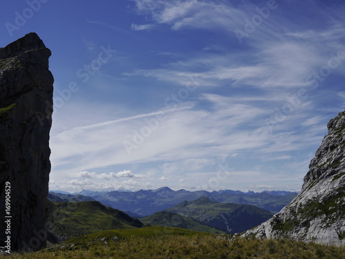 Blick und Panorama durch das Schweizer Tor