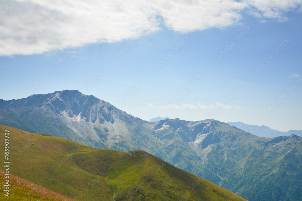 Beautiful Georgian Caucasus Landscape in Upper Svaneti  fonfonefonovyi riezhimkontiekstobrazovaniiepodghotovkapodopliokapriedposylkapriedystoriiaproiskhozhdieniiezadnii planзадний планконтекстобразова