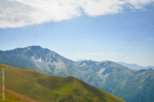 Beautiful Georgian Caucasus Landscape in Upper Svaneti  fonfonefonovyi riezhimkontiekstobrazovaniiepodghotovkapodopliokapriedposylkapriedystoriiaproiskhozhdieniiezadnii plan                                                     