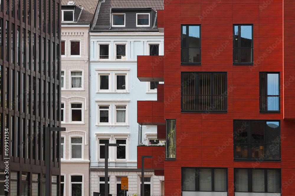 Naklejka premium Modern cityscape of Hamburg in St. Pauli district. Mixing of modern and classic residential buildings and office buildings.