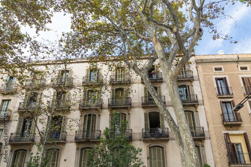 Balconied Apartment in Barcelona © dbvirago