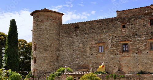 Burganlage von Castello di Meleto mit Rundturm photo