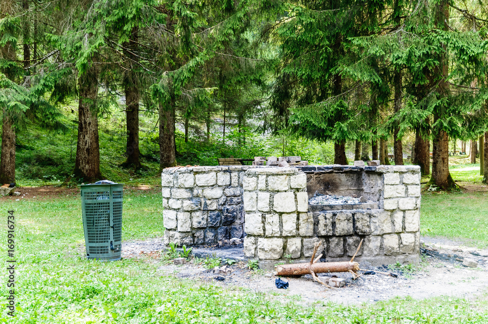 Area barbecue nel parco