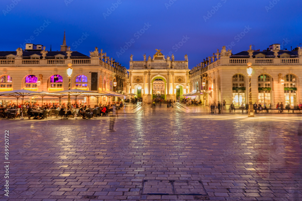 The amazingly beautiful and impressive Place in Nancy at night