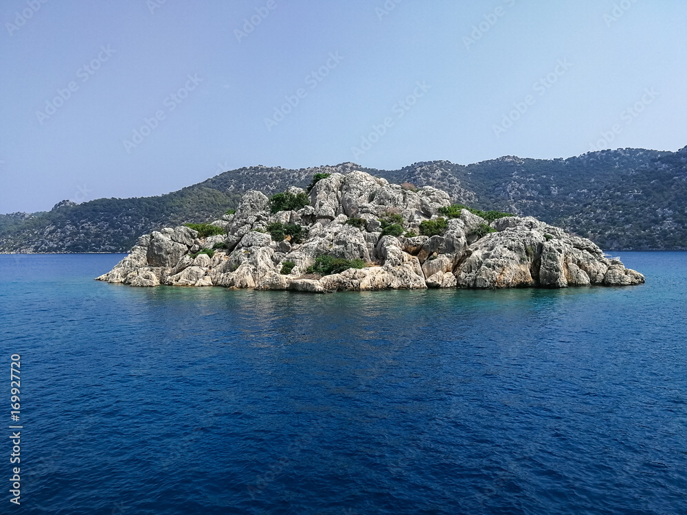 Fototapeta premium rocky mountains and blue clear water