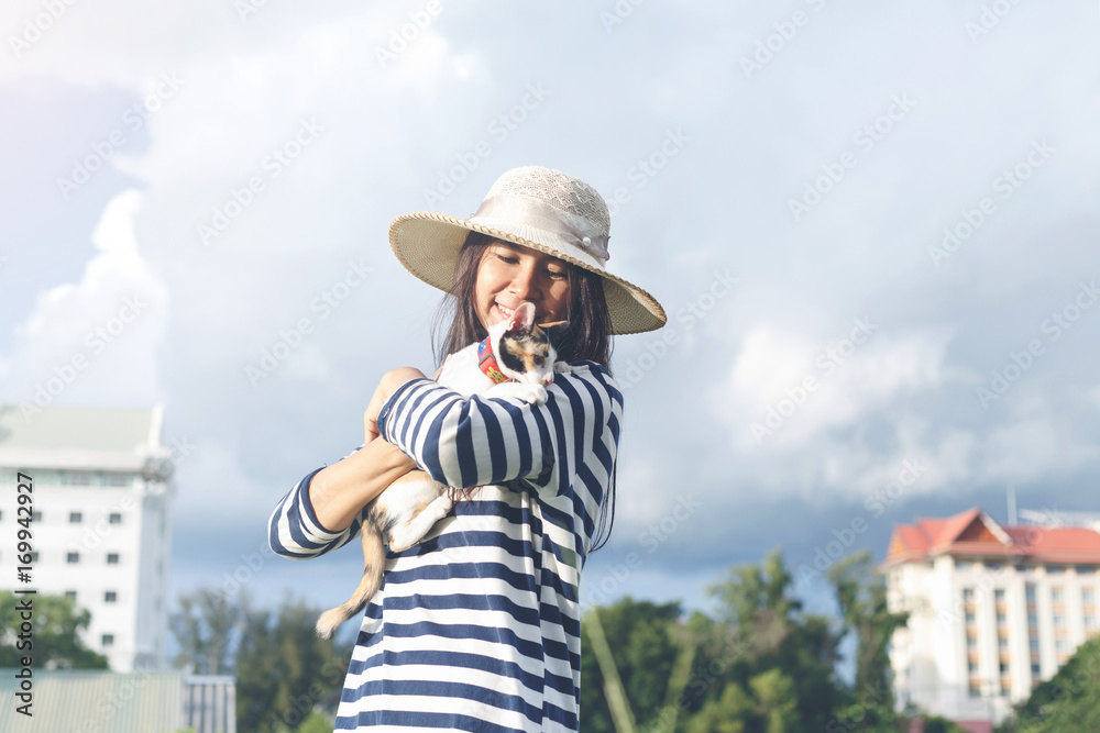 Beautiful girl carry the cat
