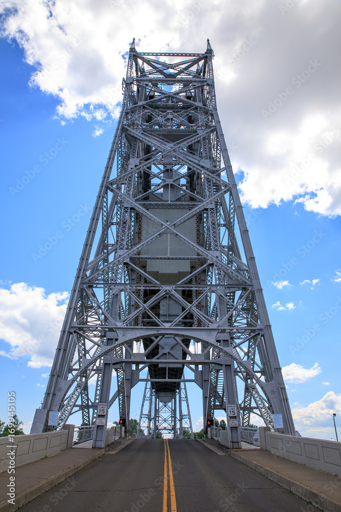 Obraz premium Aerial lift bridge in Duluth, Minnesota