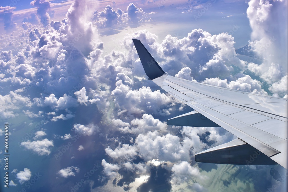 Foto Airplane flying into the clouds