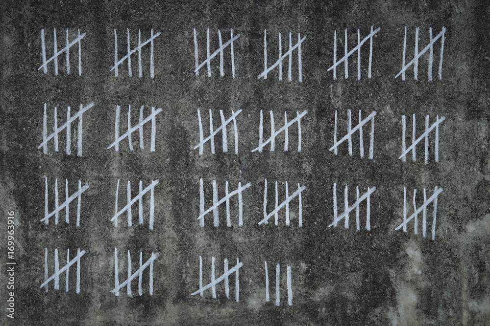 counting days in prison handwritten lines of white chalk foto de