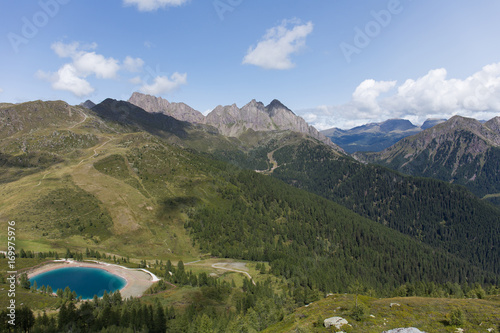 Panorama montagne con lago artificiale photo