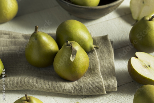 Raw Green Organic Seckel Pears