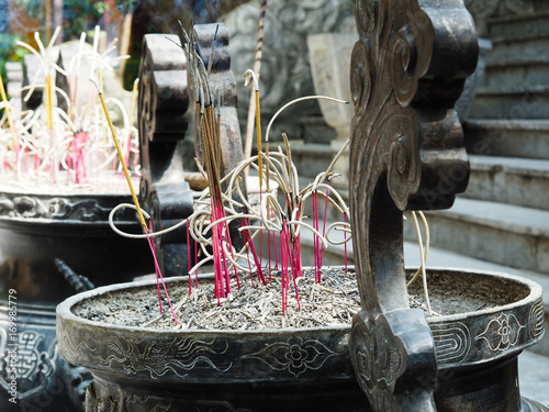 Räucherstäbchen Zeremonie Quan Su Pagode, Hanoi photo