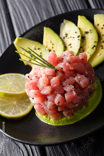Принти на полотні tartare of fresh tuna with avocado, wasabi and lime closeup