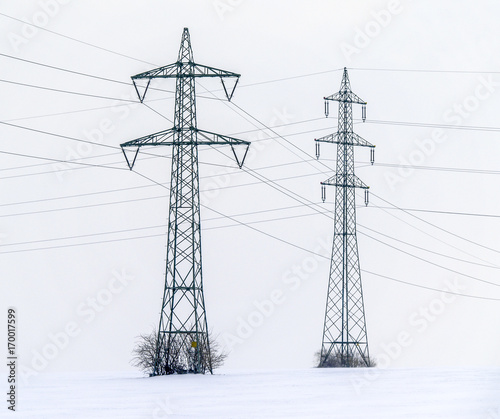 Hochspannungsleitung Strommast Winter