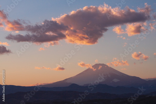 夕焼け色に染まる雲