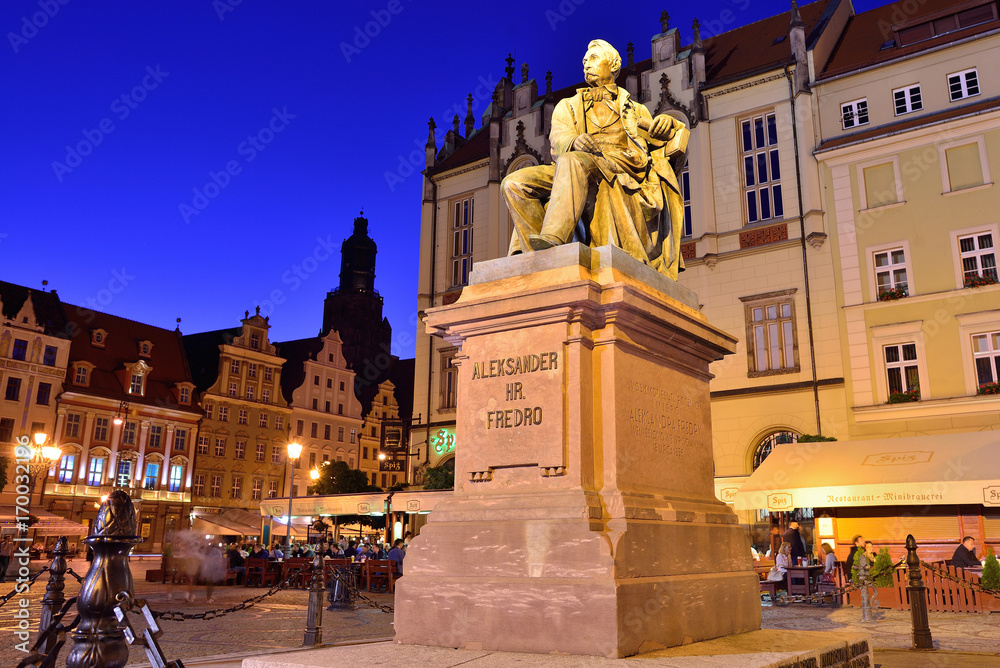 WROCLAW, POLAND - JUNE, 2017: Statue of the Polish poet, playwright and comedy writer Aleksander Fredro in the Market Square in front of the Town Hall of Wroclaw - Poland. - obrazy, fototapety, plakaty 