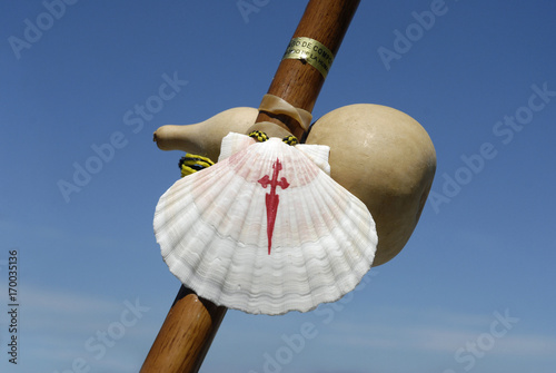 Pilgerstock, Jakobsmuschel und Kalebase